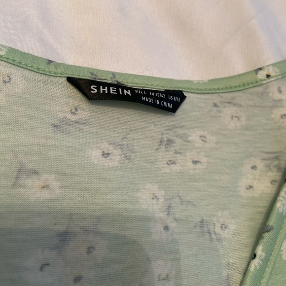 Floral Button-up Cropped Tee - Picture 2 of 3